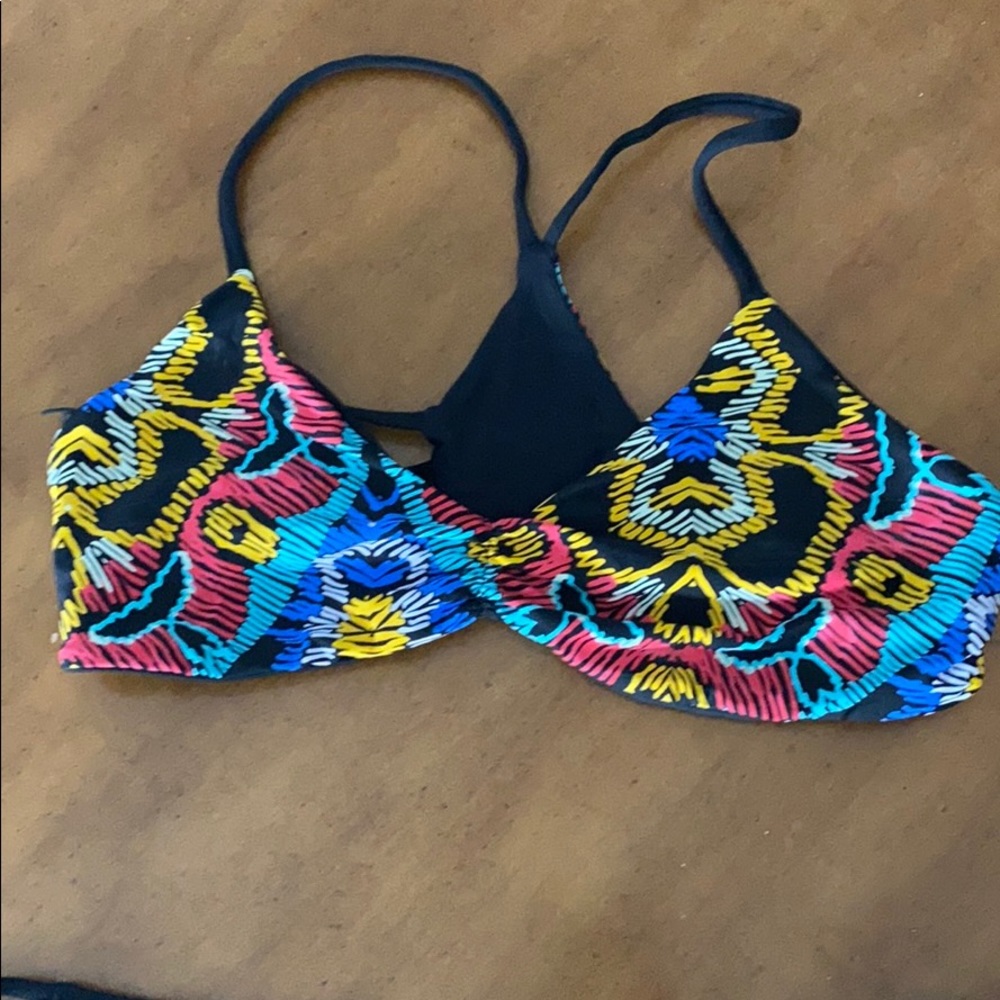 Bikini - Picture 2 of 4